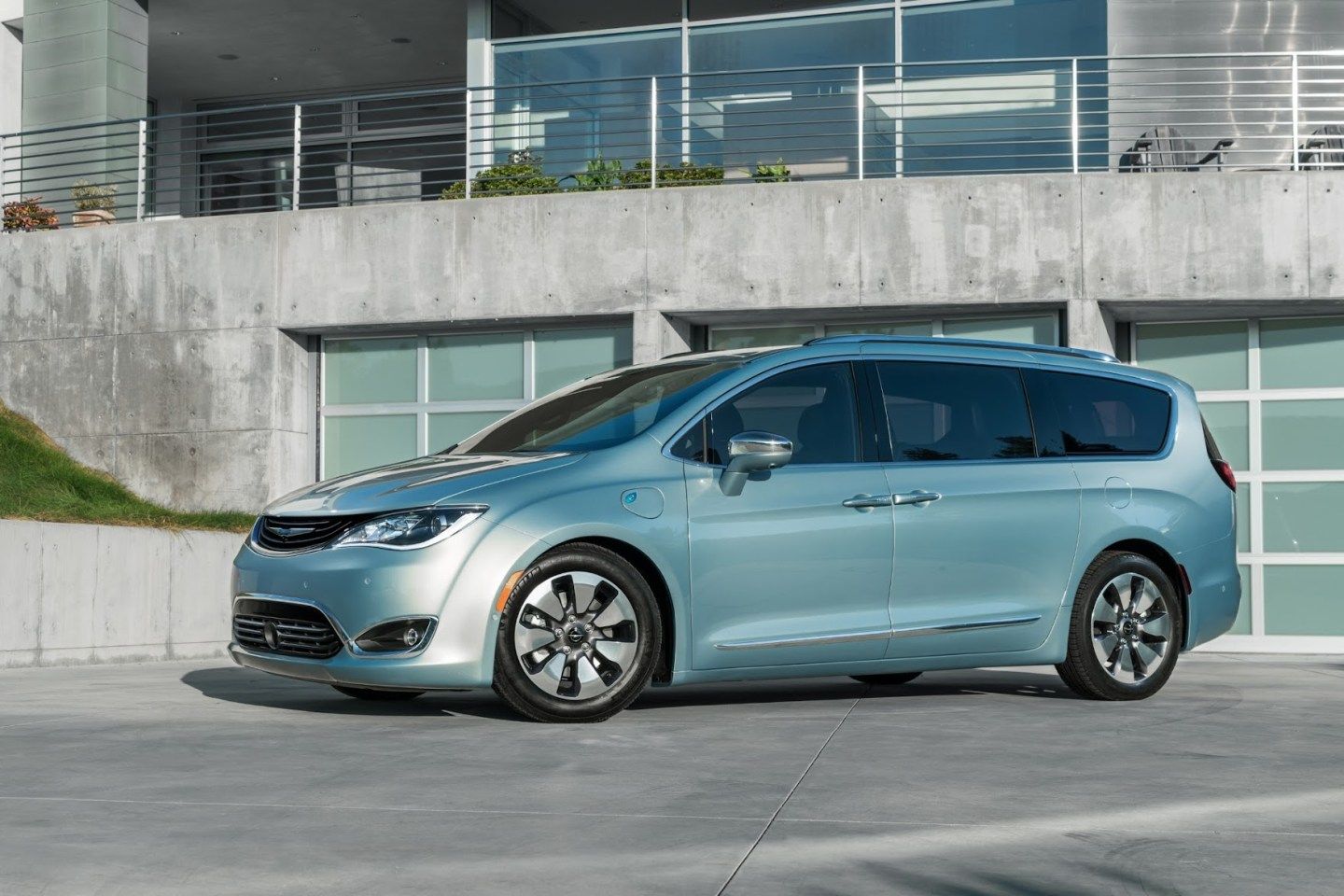 Why Canada Is Helping Fiat Chrysler Build a Hybrid Minivan