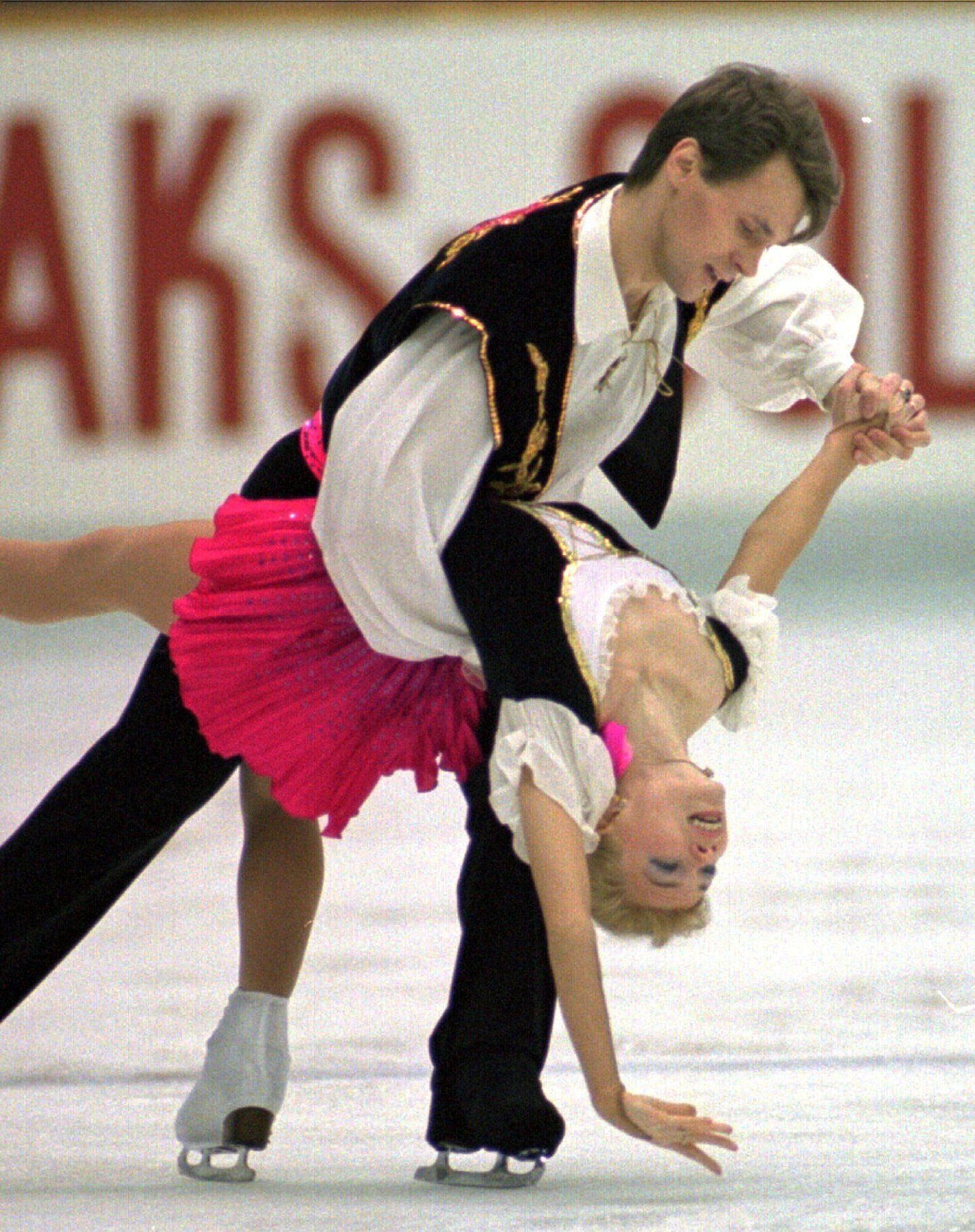 Evgenia Shishkova and Vadim Naumov of Russia perform at an international competition in Nagoya, Japan, Dec. 9, 1995.