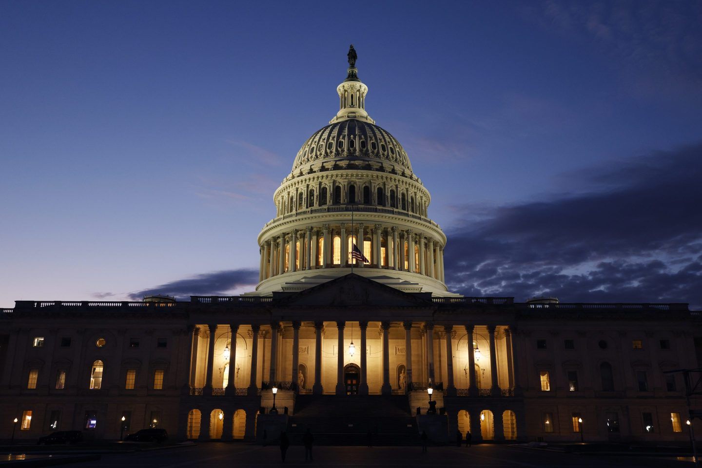 Businesses face a complex AI regulation landscape as the federal government works on new policies while states fill the void. 