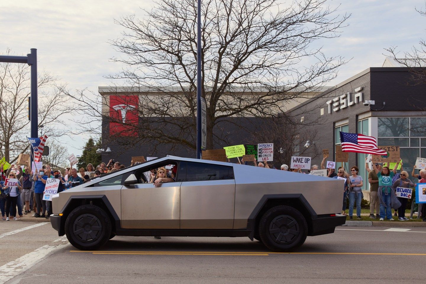 Tesla's stock extended losses Monday, dropping below a price at which Commerce Secretary Howard Lutnick predicted they’d never fall to again.