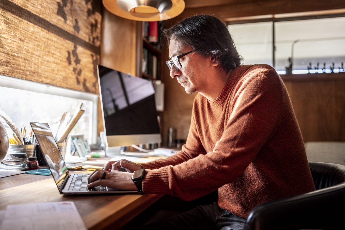 Fully remote work might not be ideal for employees’ mental health, according to a recent Gallup report.