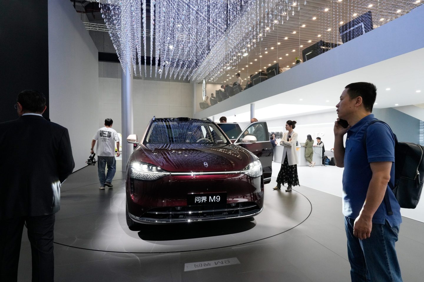 The spacious M9 SUV features Huawei’s Harmony operating system, a triple-screen dashboard and options such as a dual-zone refrigerator and ambient lighting.