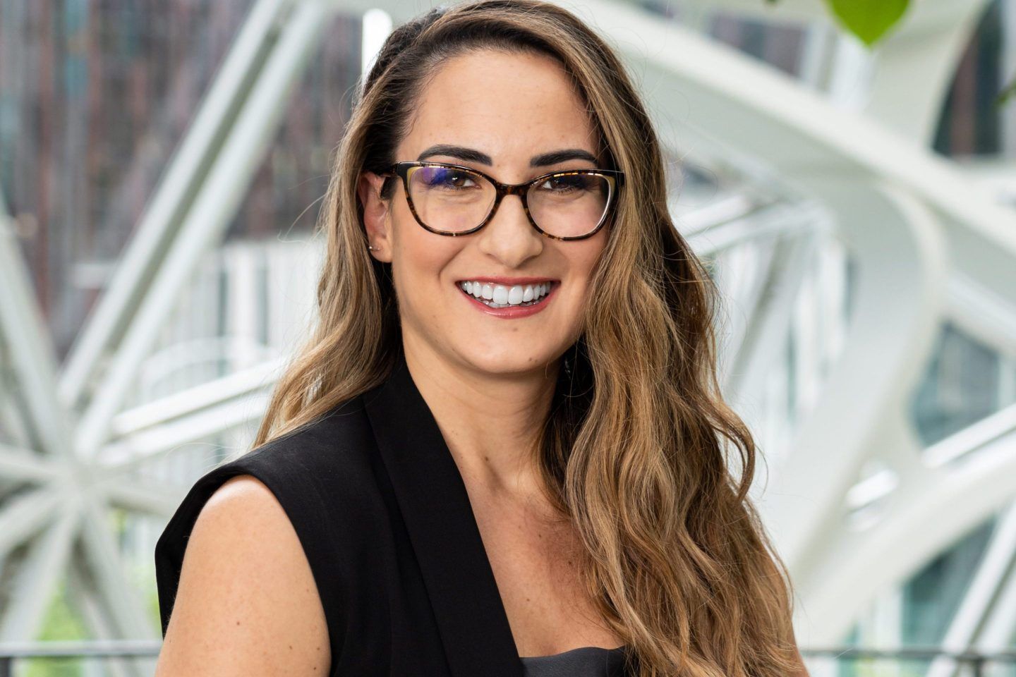 Headshot of former Amazon and current DoorDash exec Parisa Sadrzadeh