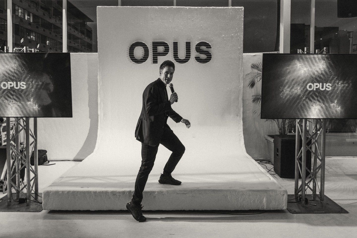 AI-scaled startups are poised to disrupt venture capital—but VCs say don’t count them out just yet