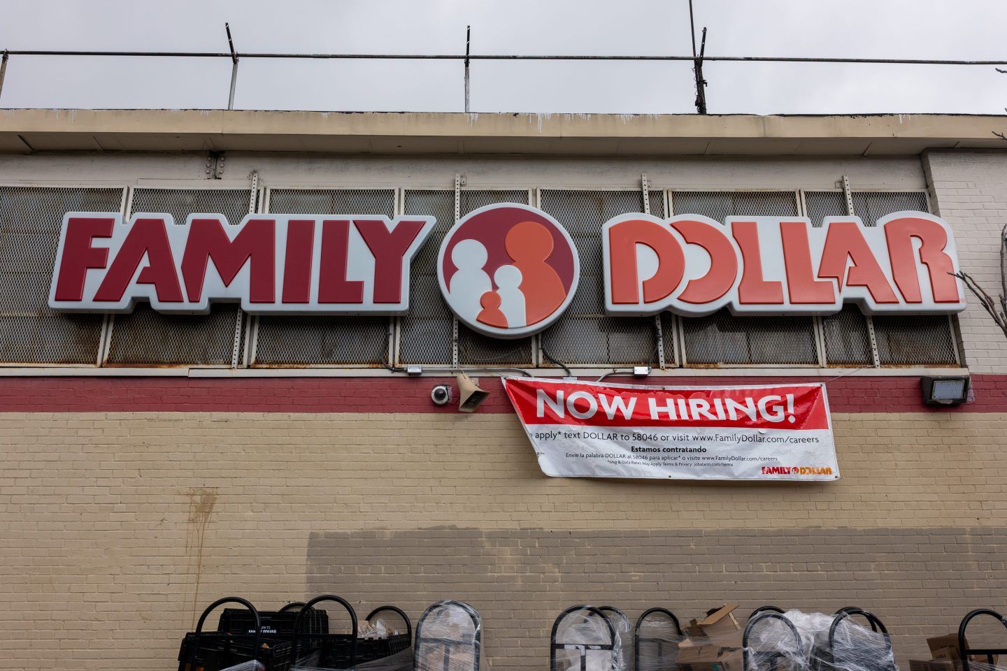 The outside of a Family Dollar store