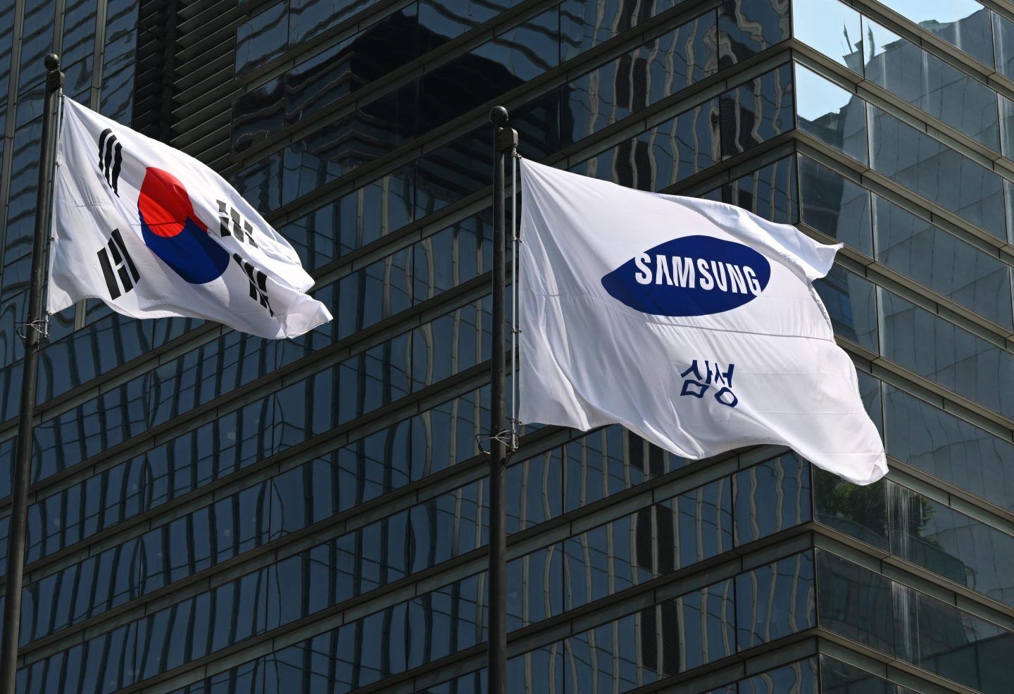 Samsung's key semiconductors division "recorded a quarter-on-quarter decline in profit due to inventory value adjustments and the impact of U.S. restrictions on advanced AI chips for China", it said.