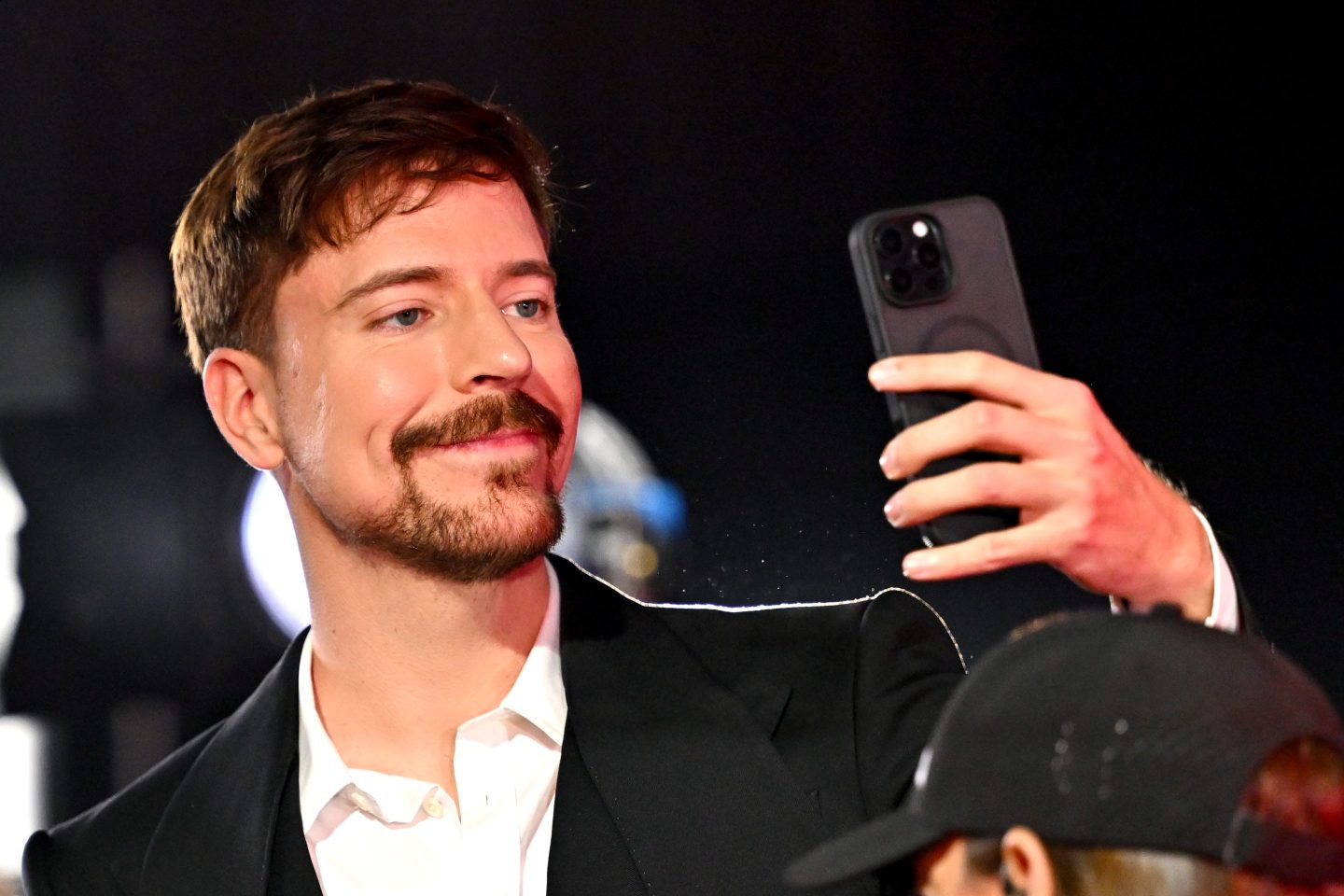 Jimmy Donaldson taking a selfie