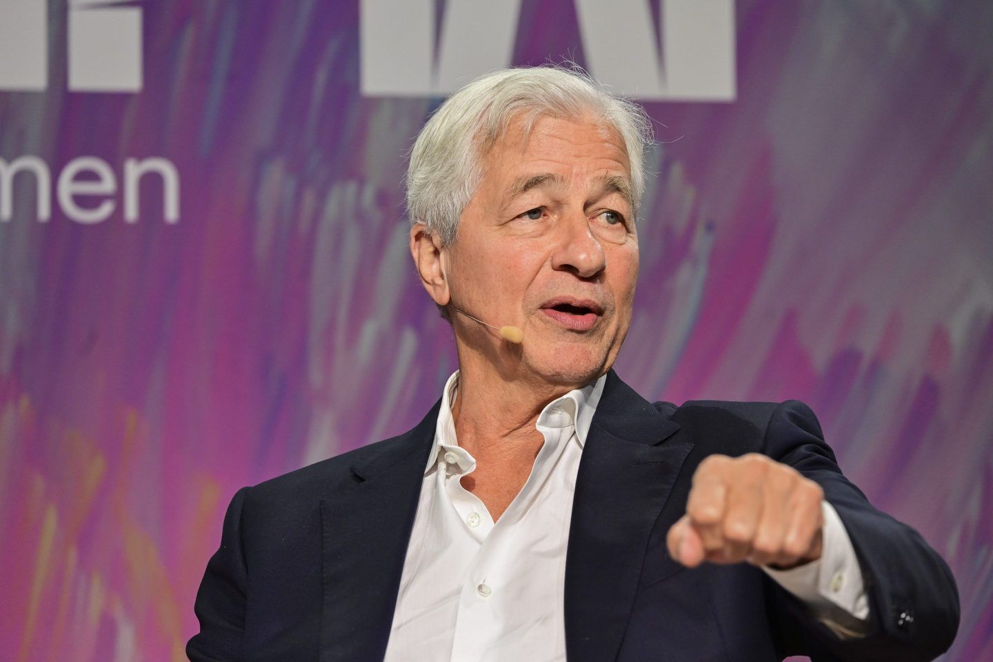 Jamie Dimon with his hand up at Coins2Day's Most Powerful Women Summit