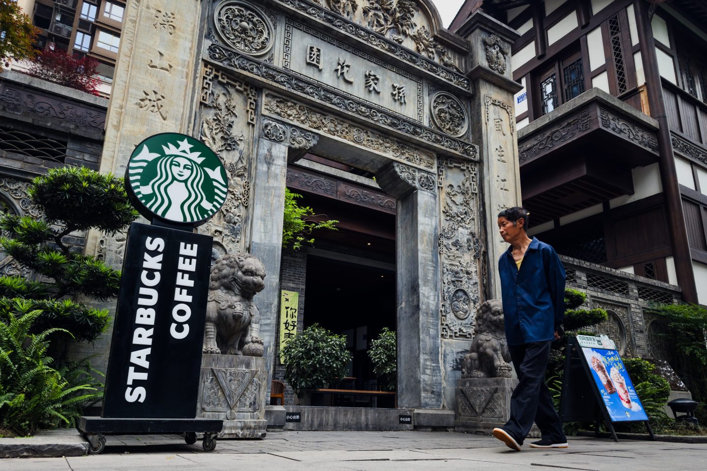 Starbucks sells 60% of China unit to Boyu at $4 billion value