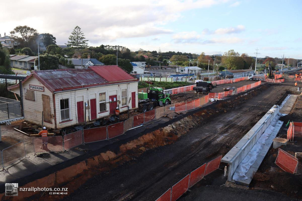 Photos Pukekohe Electrification And Upgrades Nzrailphotos Co Nz   1974423698 Pukekohe Station Building Half Removed.JPG