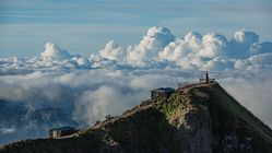 Destinasi Wisata Populer di Kalimantan Timur yang Wajib Jadi Spot Healing Lo