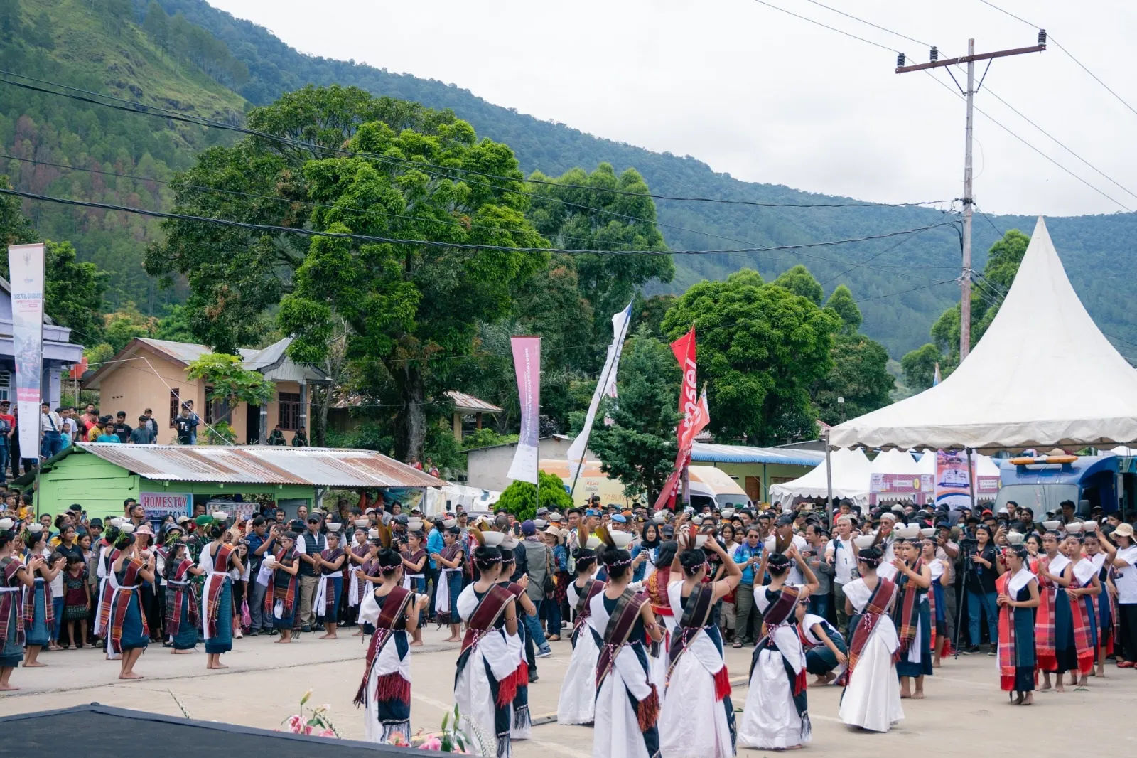 Danau Toba Pecah Rekor! Pesta Rakyat Bikin MURI Melongo