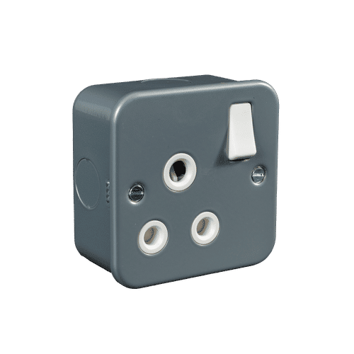 INDUSTRIAL 15a SINGLE SWITCH SOCKET OUTLET