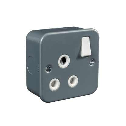INDUSTRIAL 15a SINGLE SWITCH SOCKET OUTLET