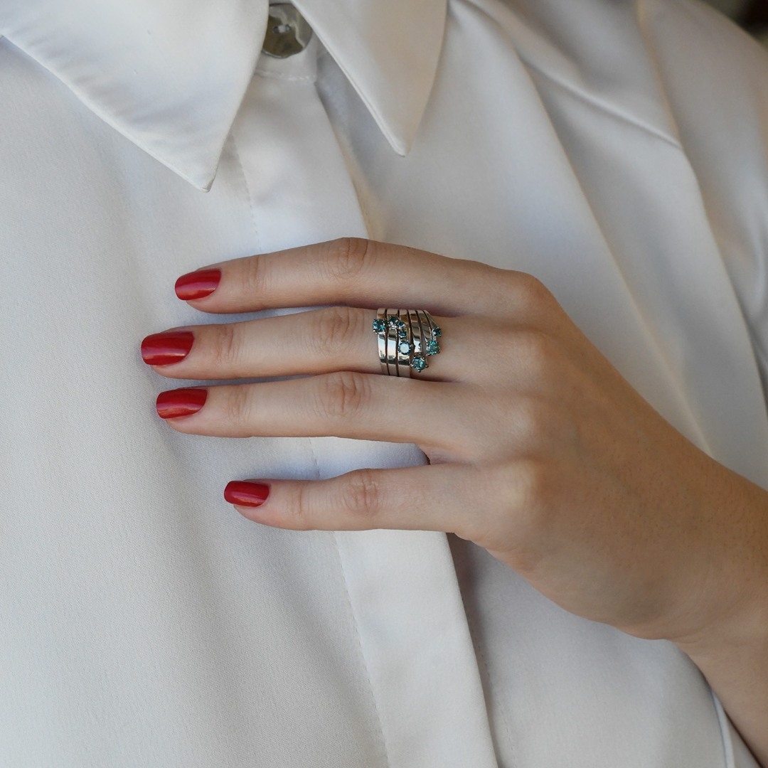 inel din aur alb de 18K cu Diamante albastre naturale  2