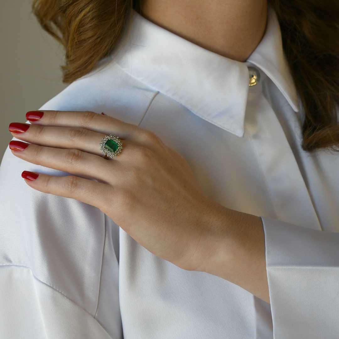 inel din aur alb de 18K, cu Diamante naturale și un Smarald certificat IGS  2