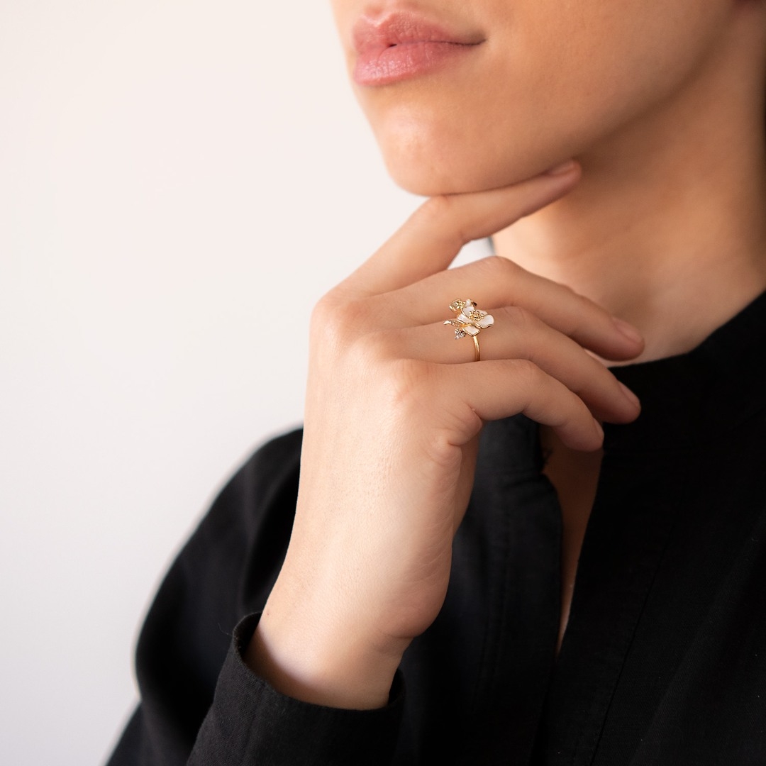 inel din aur galben de 18K cu Email alb și Diamante naturale  2