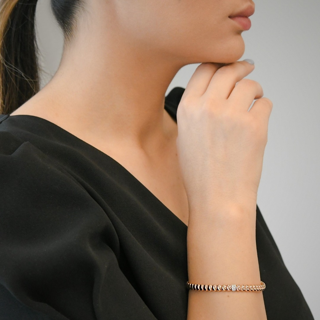 brățară cu design extensibil din aur roz de 18K și Diamante naturale  3