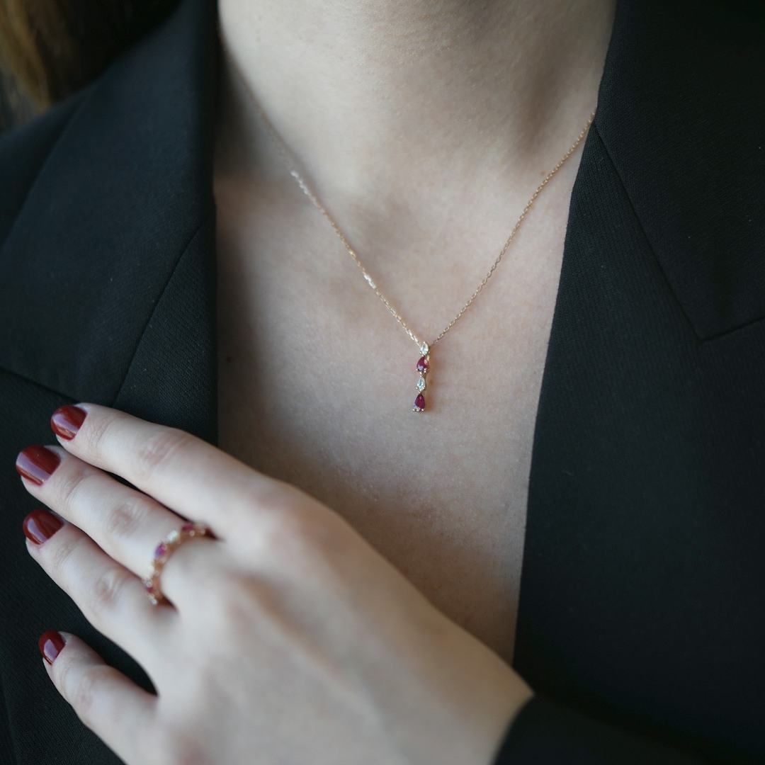 Lanț din aur roz de 18K și pandantiv cu Rubine și Diamante naturale