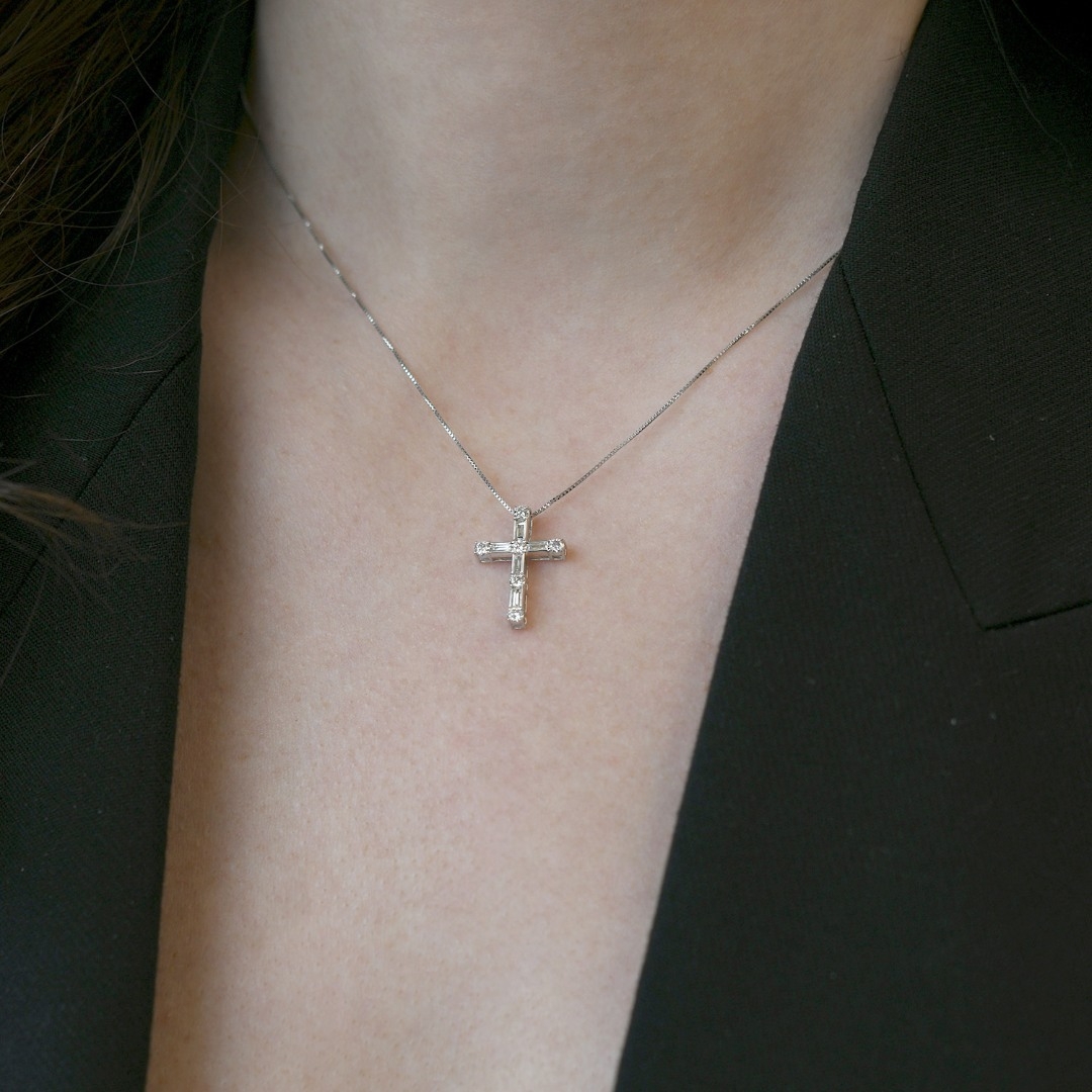 lanț din aur alb de 18K și pandantiv cruce cu Diamante naturale  2