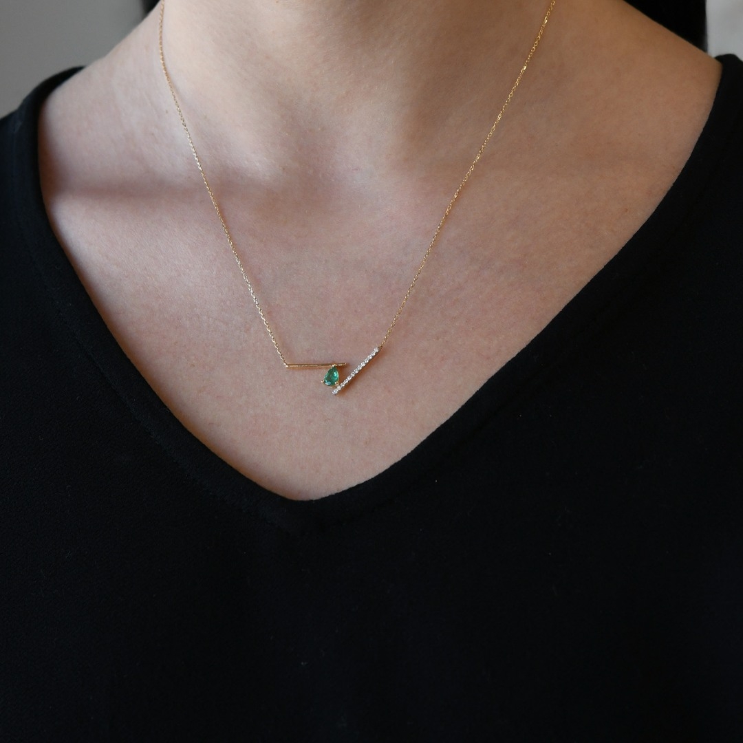 lanț din aur galben de 18K și pandantiv cu Smarald și Diamante naturale  2