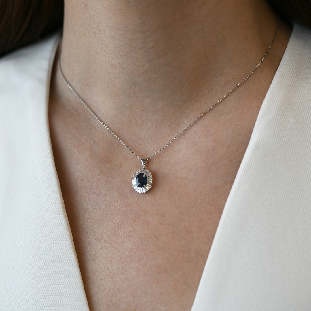 lanț din aur alb de 18K și pandantiv cu Safir și Diamante naturale  2