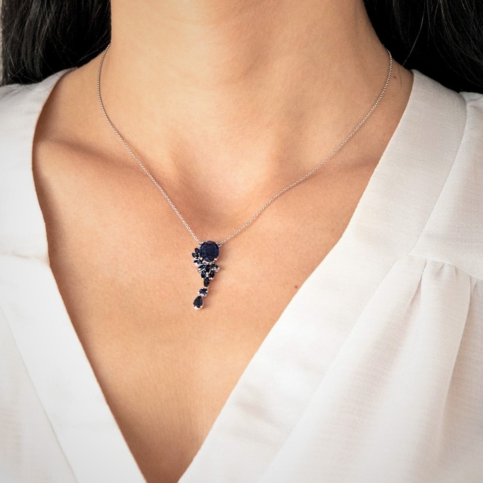 colier din aur alb de 18K cu Safire albastre și piatră Kianit  2