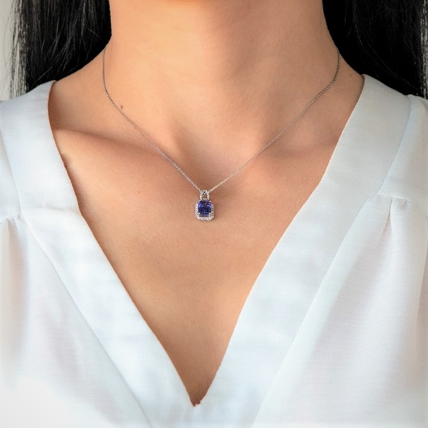 lanț din aur alb de 18K și  pandantiv cu Diamante şi Tanzanit  2