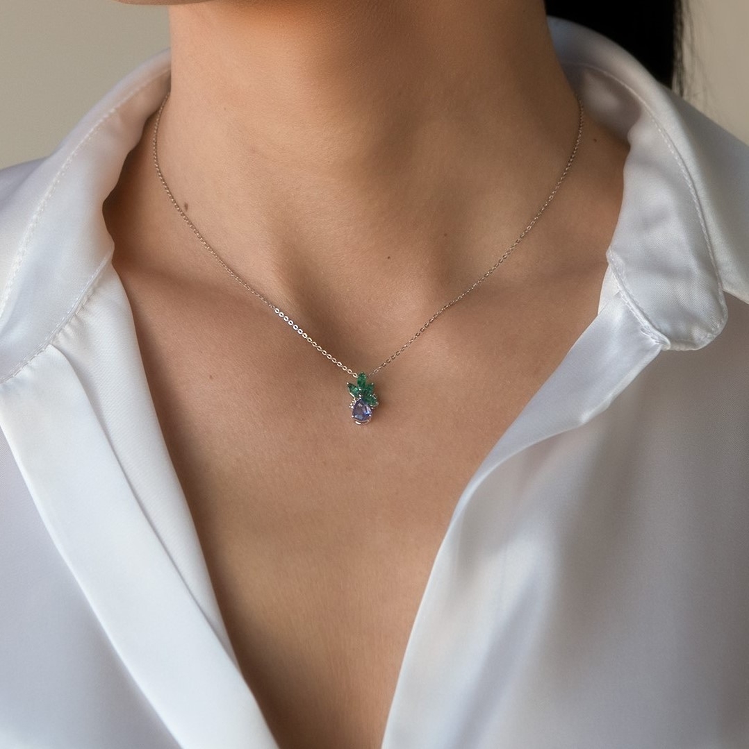 lanț din aur alb de 18K cu Diamante, Smaralde și Tanzanit  2