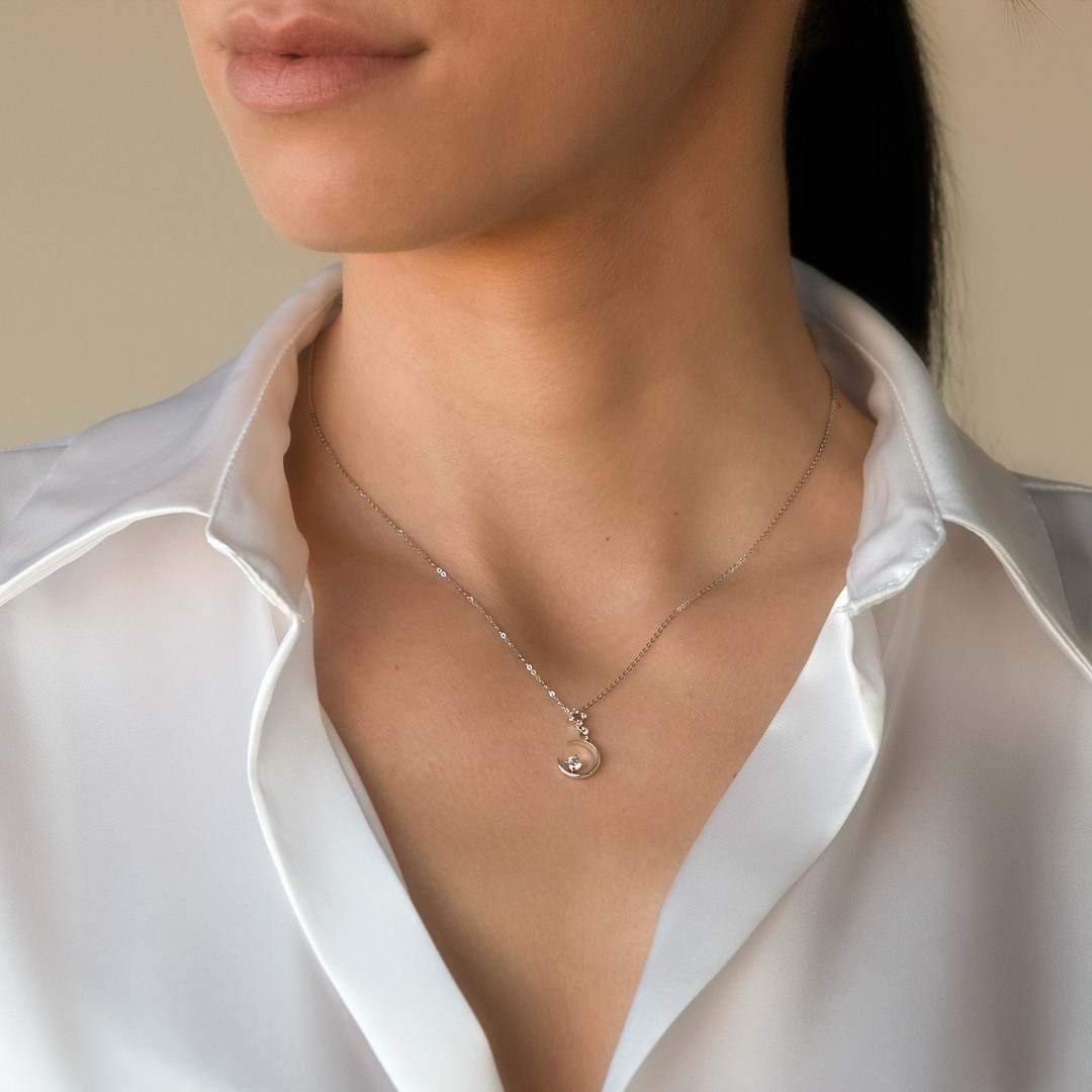 lanț din aur alb de 18K și pandantiv cu Diamante de 0.20ct.  2