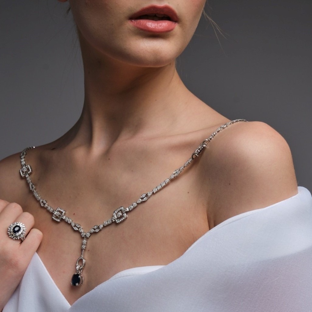 colier din aur alb de 18K cu Diamante și Safir albastru  2