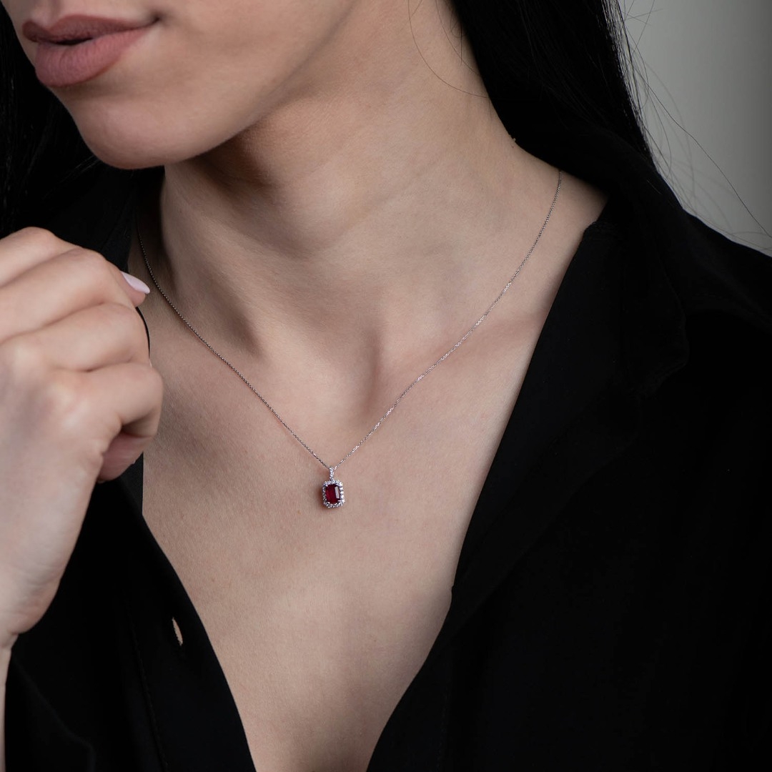 colier din aur alb de 14K încrustat cu Diamante și Rubin  2