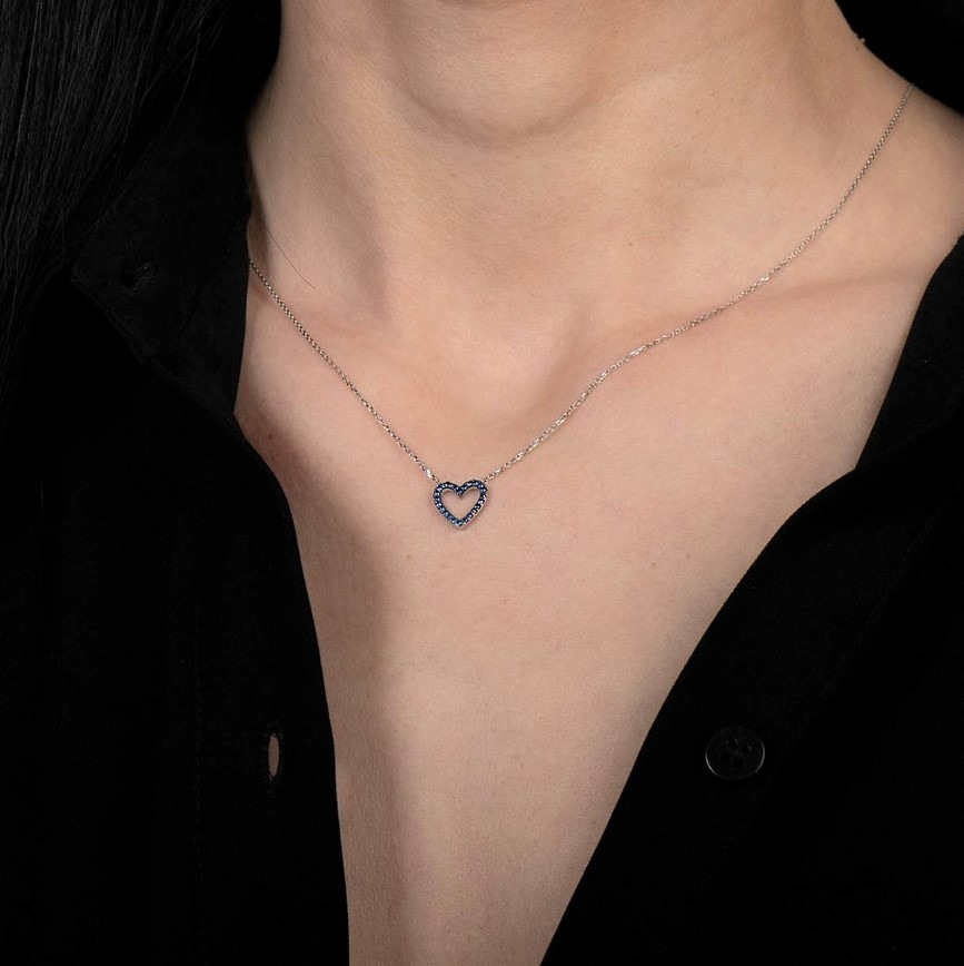 lanț din aur alb de 18K și pandantiv cu Safire albastre  2