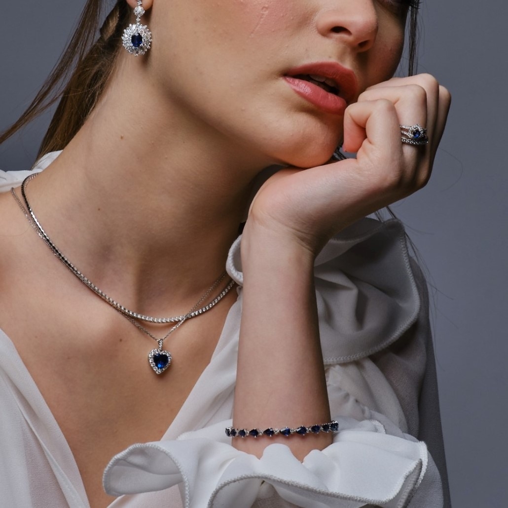 colier din aur alb de 18K cu Diamante și Safir  2