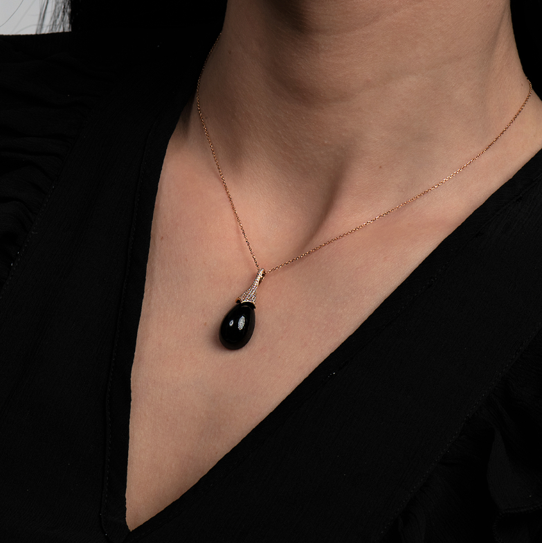 colier din aur roz de 18K încrustat cu Diamante și Onix  2