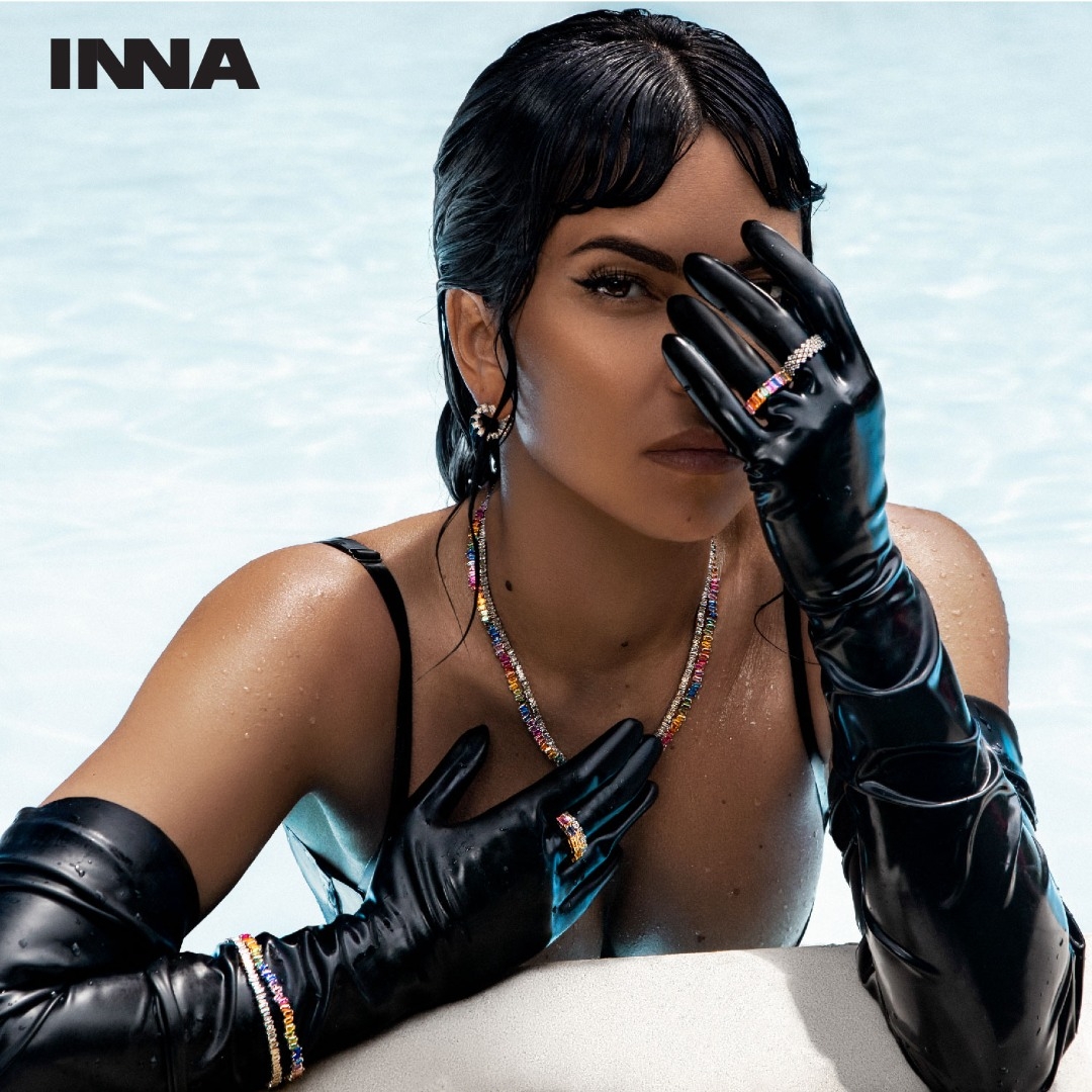 colier din aur alb de 18K cu Safire colorate  2