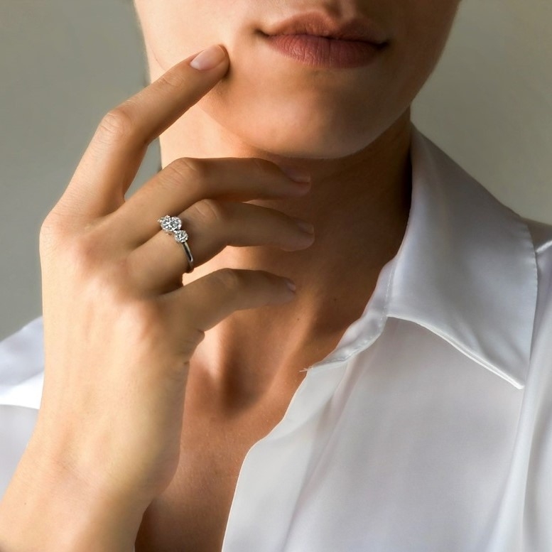 inel din aur alb de 18K cu Diamante de 0.69ct.  2