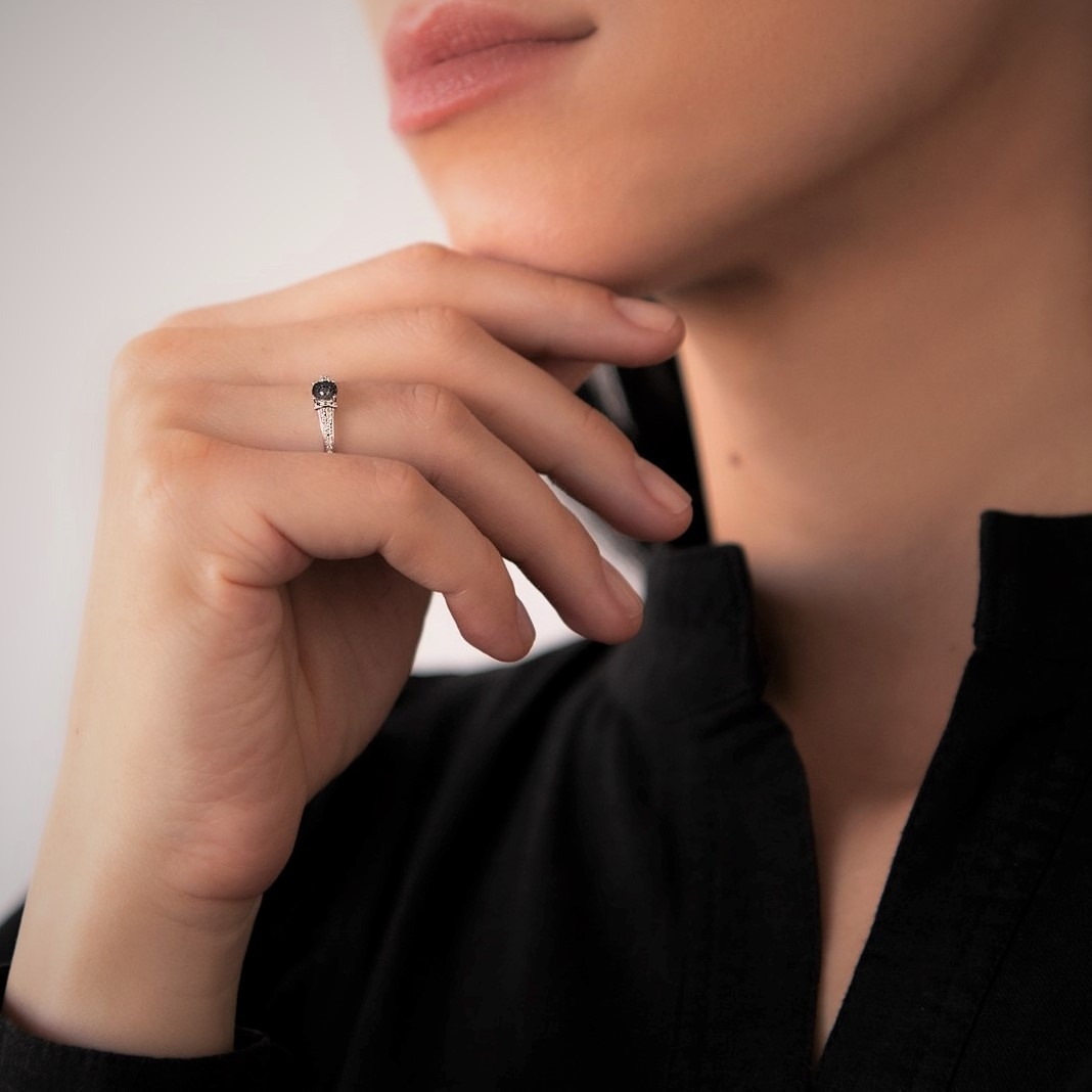 inel din aur alb de 18K cu Diamante  2