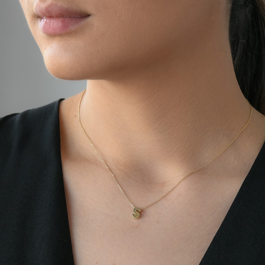 lanț din aur galben de 14K și pandantiv literă  2