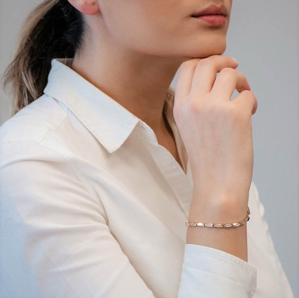 brățară din aur galben de 14K cu elemente fațetate  2