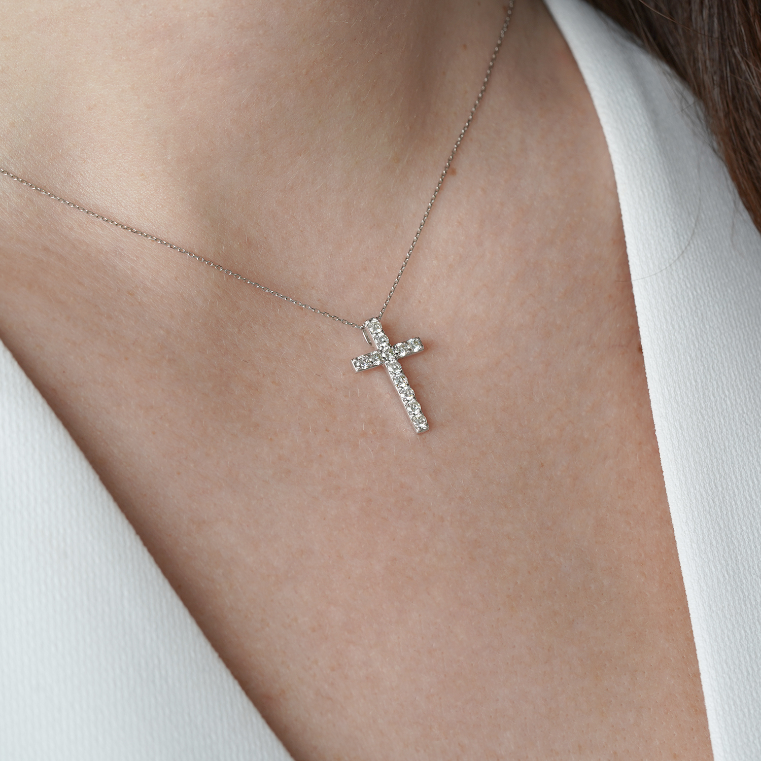 pandantiv cruce din aur alb de 18K cu Diamante naturale  4