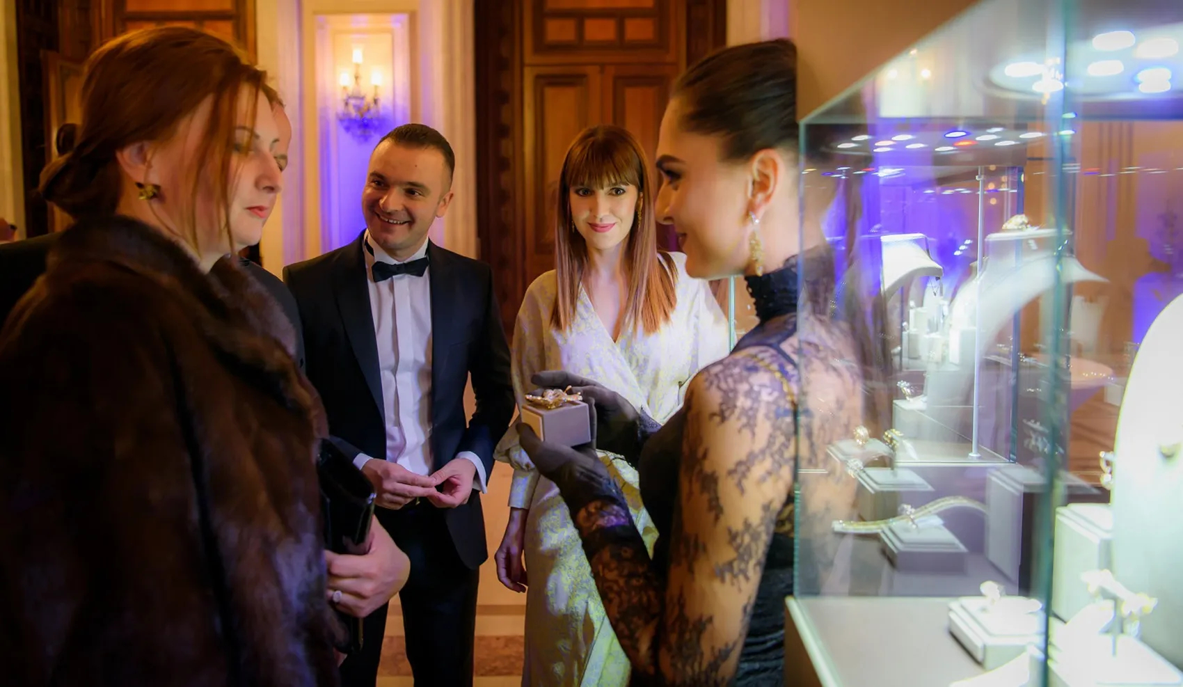 Sclipiri de diamante la Balul Vienez. STIL Diamonds si-a incantat privitorii!