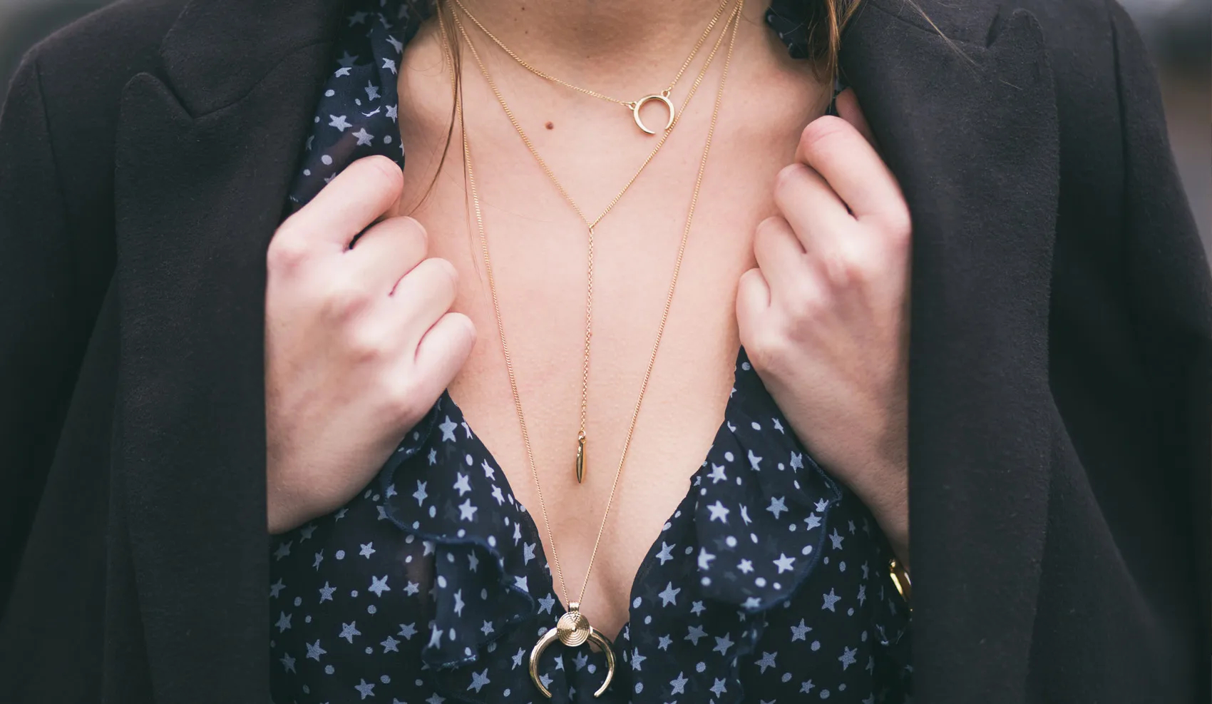 Cum să îți schimbi ținuta și dispoziția cu un colier. Sau mai multe