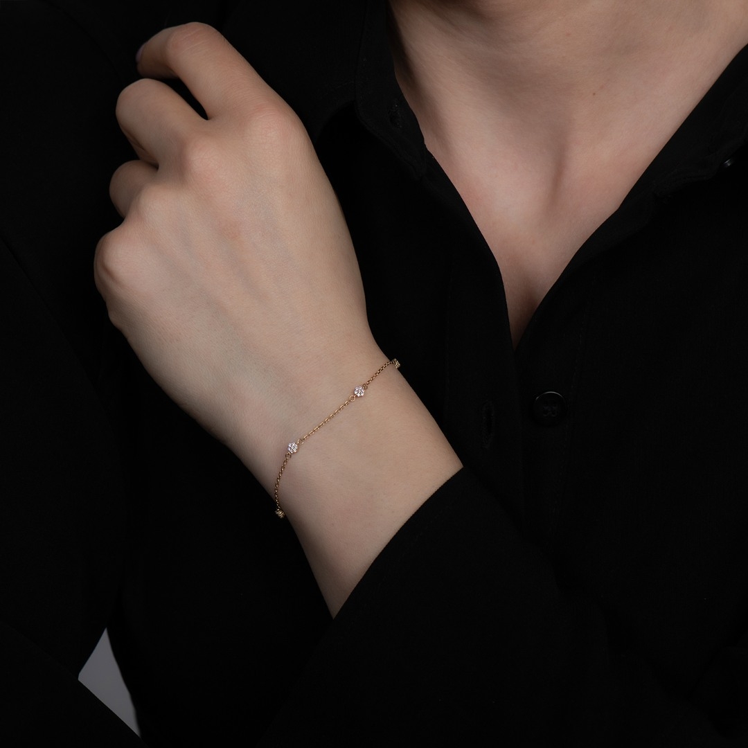 brățară din aur galben de 14K cu elemente în formă de floare  2