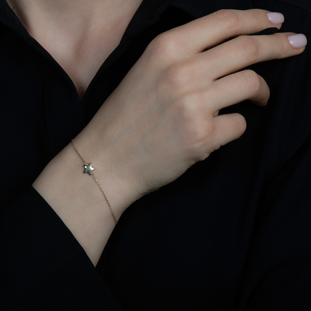 brățară din aur galben de 14K cu pandantiv stea  2