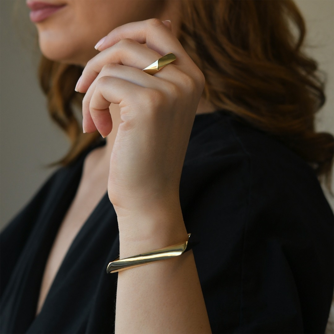 inel cu design geometric din aur galben de 14K  2