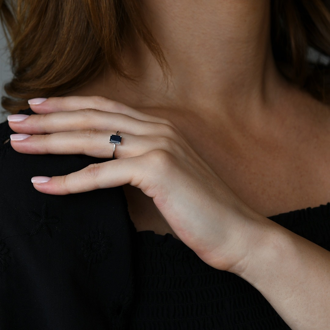 inel din aur alb de 18K cu Safir natural  2