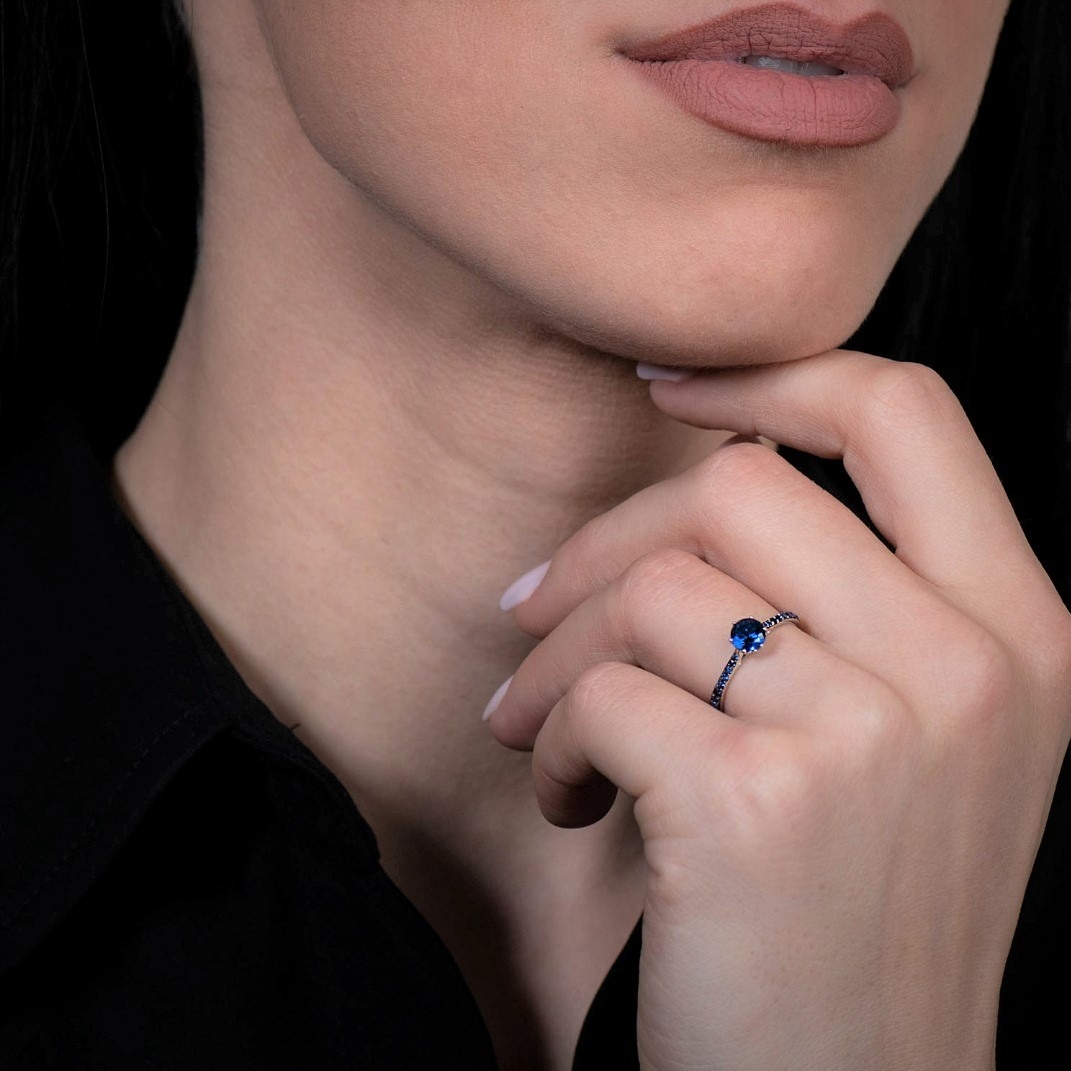 inel din aur alb de 18K cu Safire albastre  2