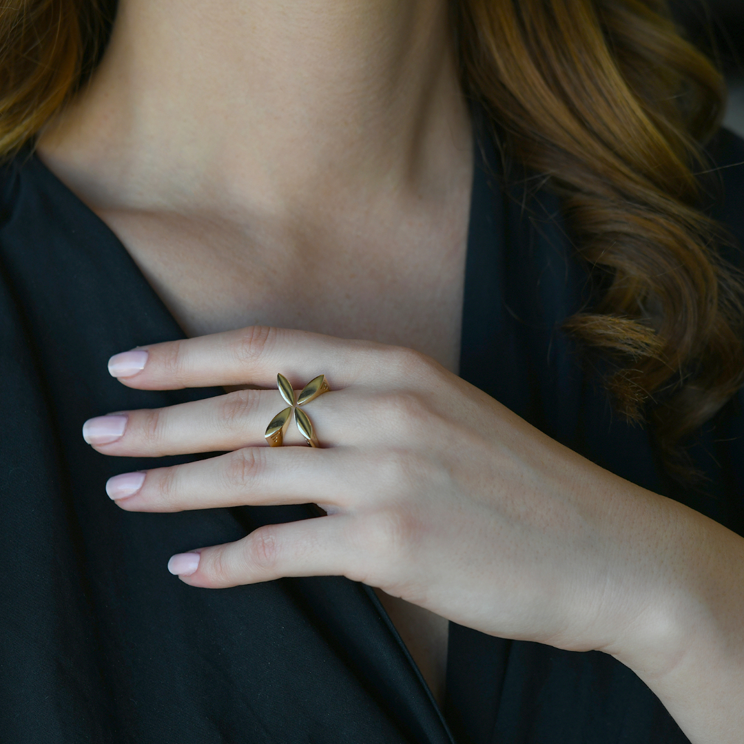 inel din aur galben de 14K cu decupaje laterale  2