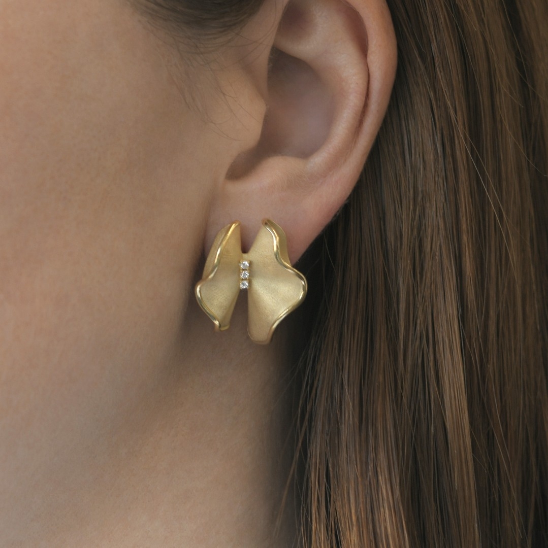 cercei cu efect satinat din aur galben de 14K  2